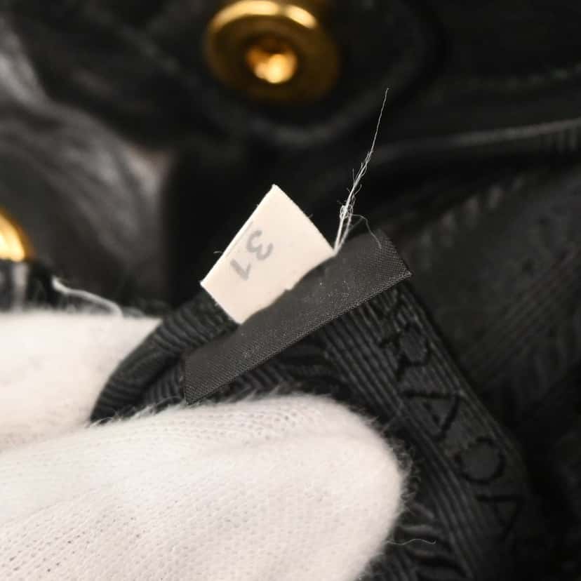 Prada Convertible Bow Tote Black Good condition - Model View