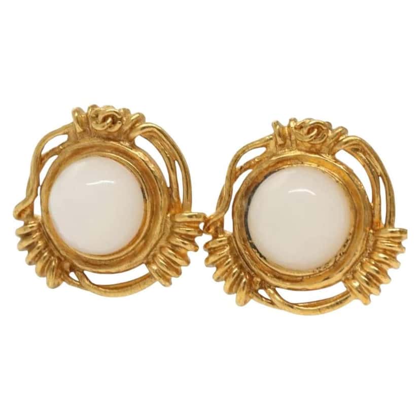 Chanel Vintage CC Earrings Gold Metal Good condition - Front View