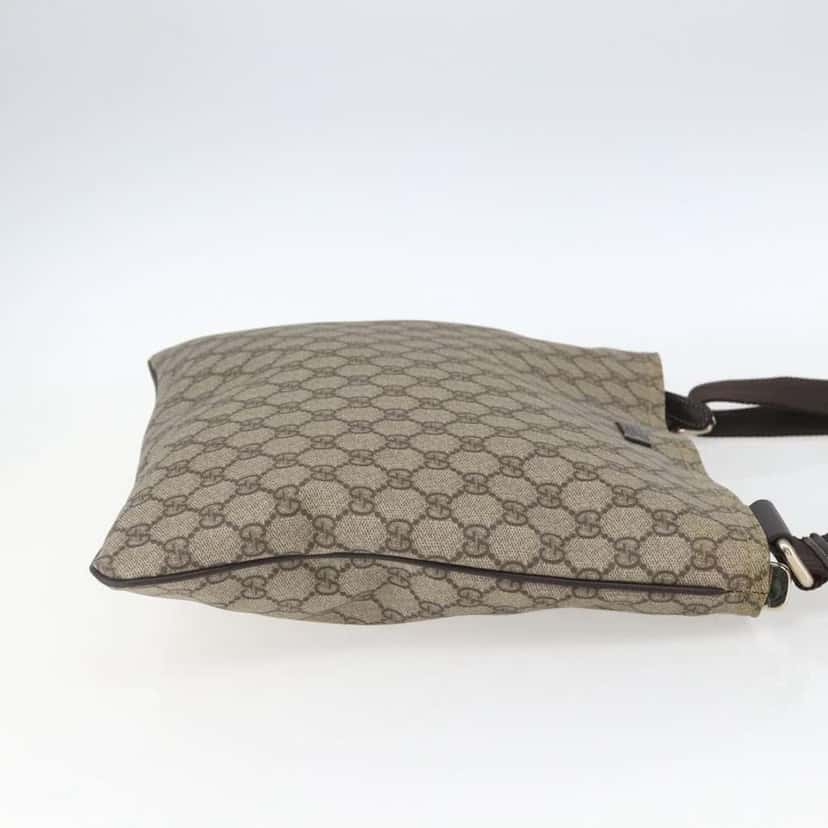 Gucci Zip Top Messenger Bag Beige Canvas Good condition - Model View