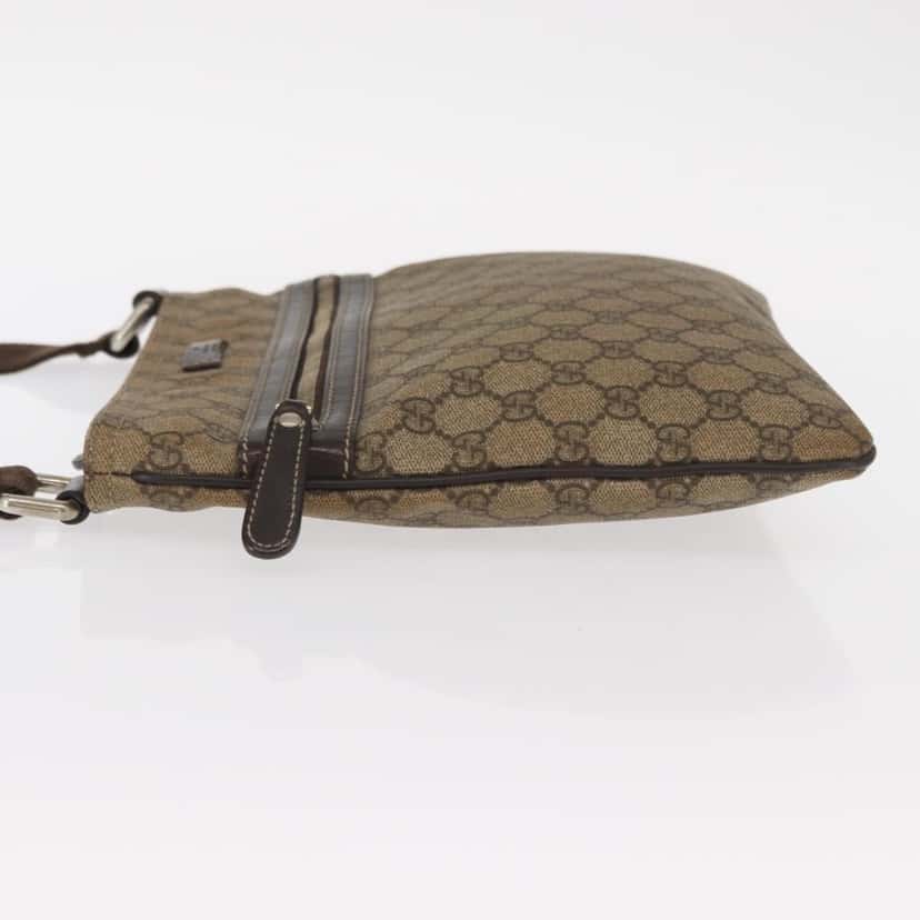 Gucci Flat Messenger Bag Beige Good condition - Model View