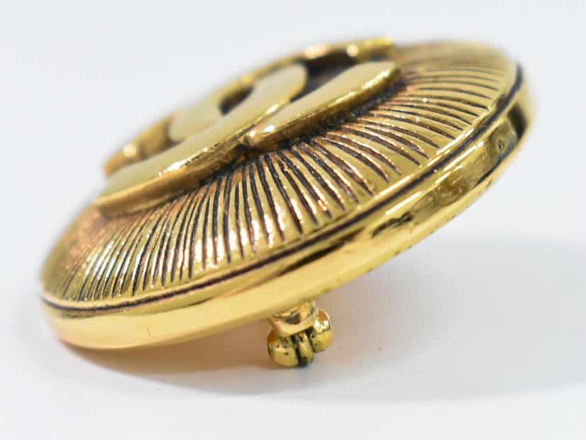 Chanel CC Brooch Gold Good condition - Inside View