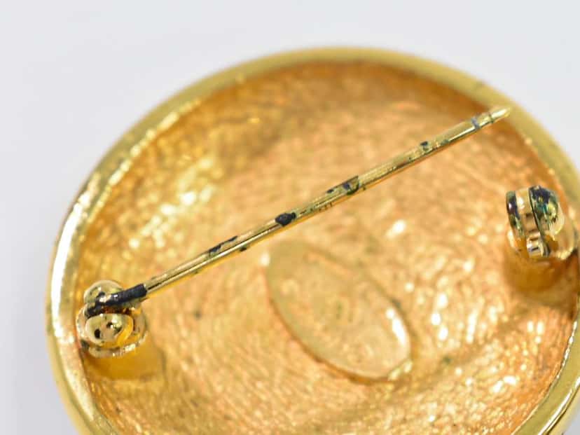 Chanel CC Brooch Gold Good condition - Box View