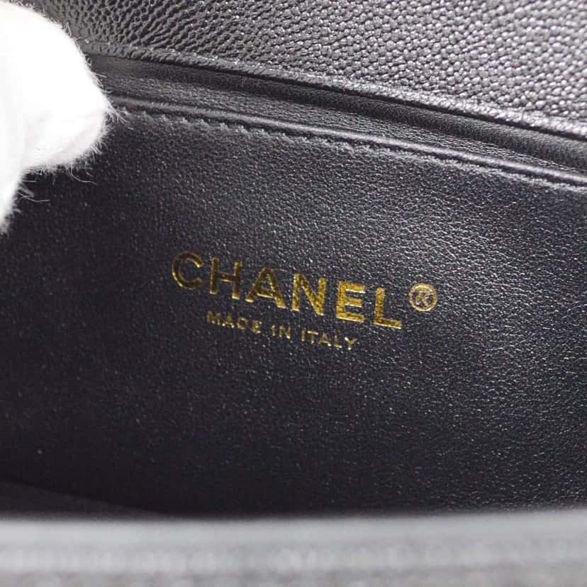 Chanel Boy Flap Bag Black Leather Good condition - Model View