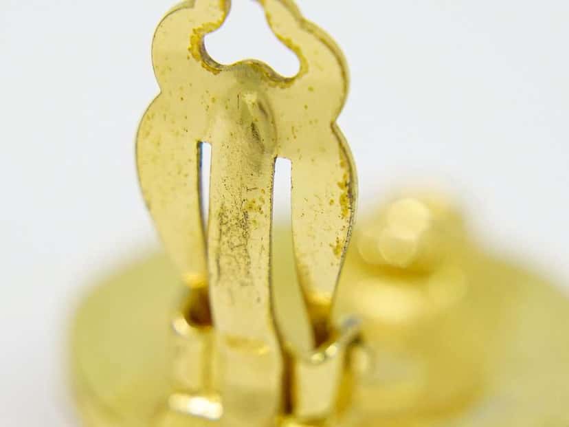 Chanel Vintage CC Round Clip-On Earrings Gold Good condition - Box View