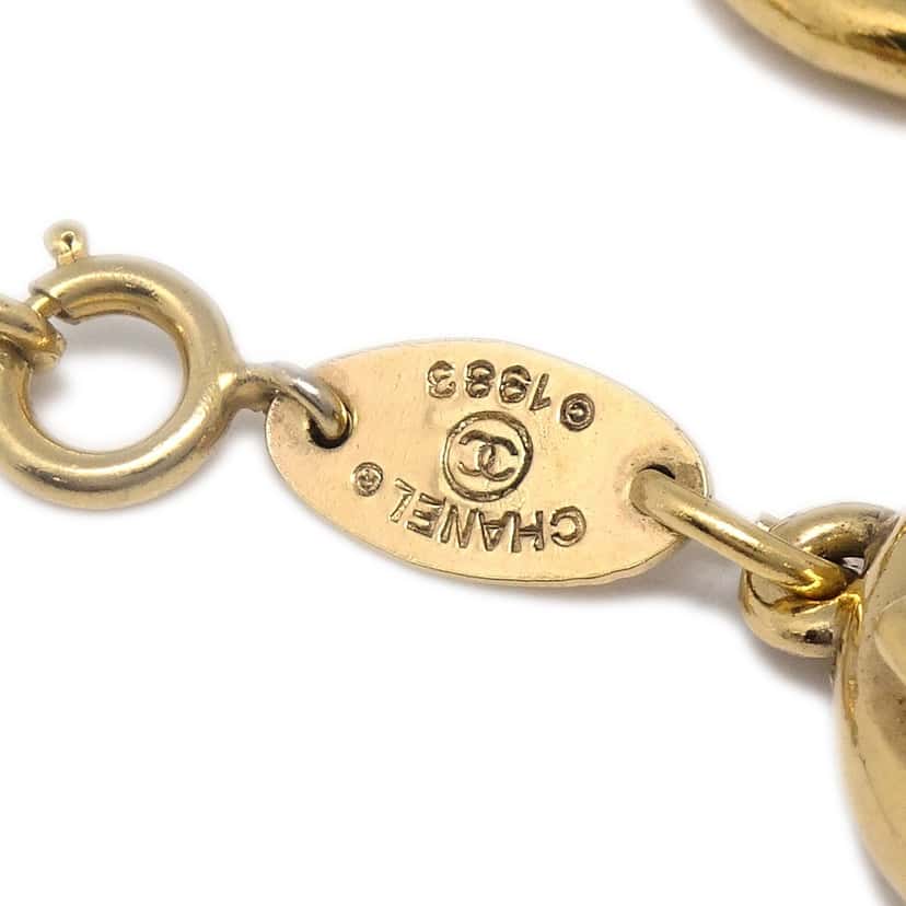 Chanel CC Cutout Round Bracelet Gold Good condition - Model View