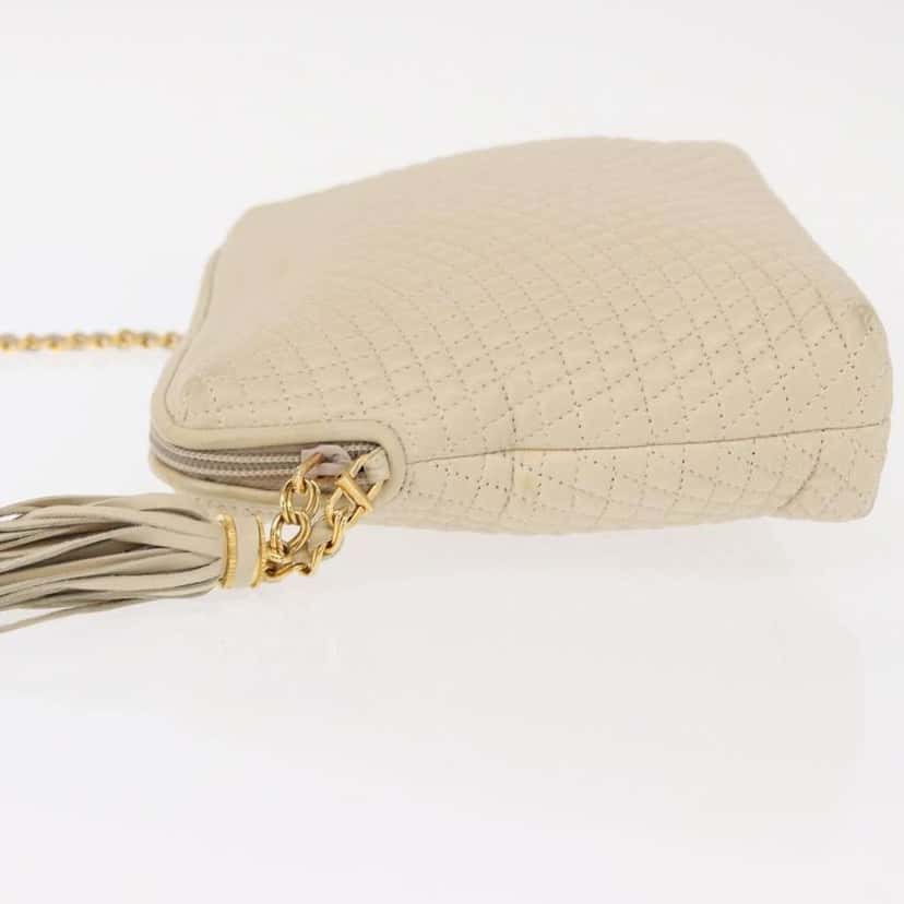 Bally Vintage Chain Shoulder Bag Beige Leather Good condition - Model View