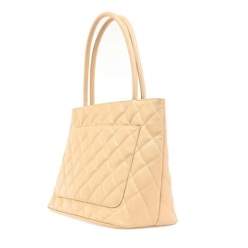 Chanel Medallion Tote Beige Leather Good condition - Model View