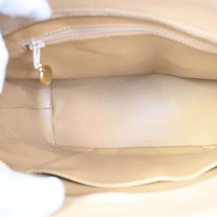 Chanel Medallion Tote Beige Leather Good condition - Box View