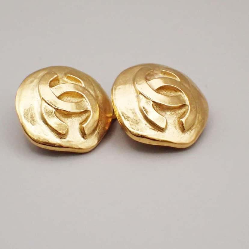 Chanel Vintage CC Round Clip-On Earrings Gold Good condition - Inside View
