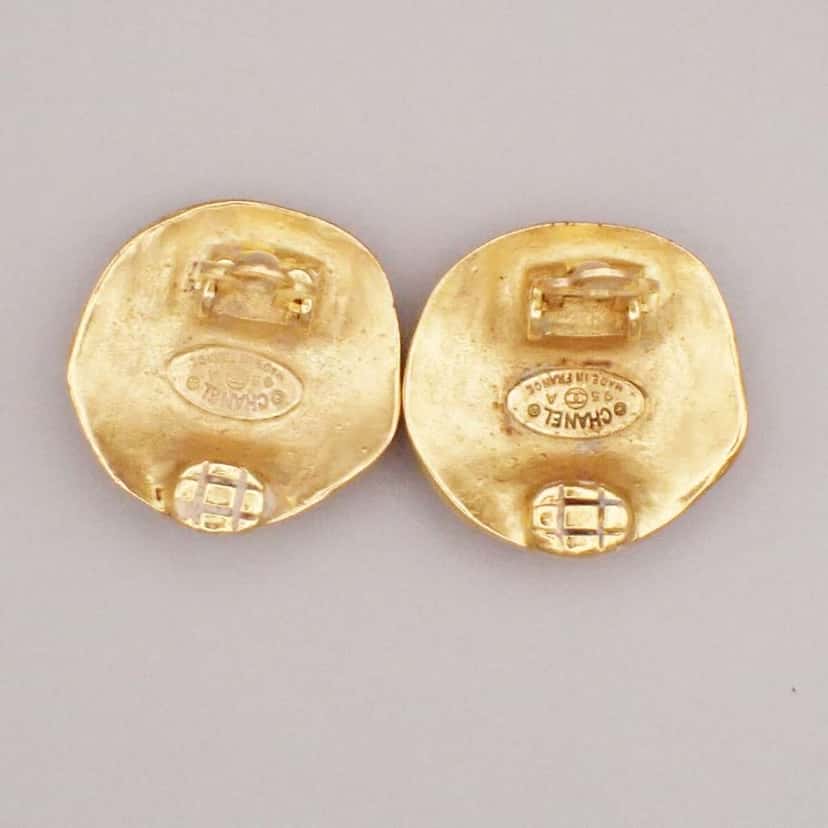 Chanel Vintage CC Round Clip-On Earrings Gold Good condition - Box View