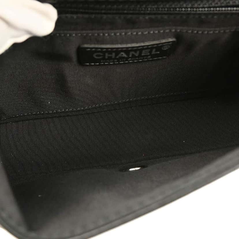 Chanel Embossed Braid CC Chain Flap Black Leather Good condition - Model View