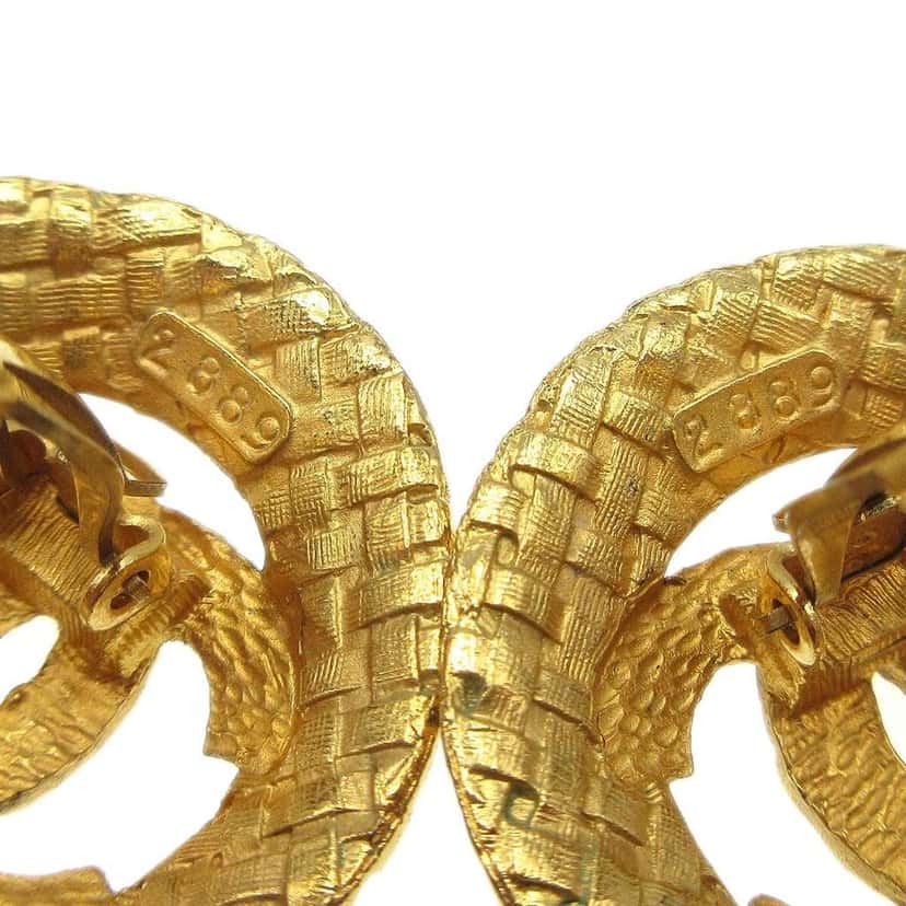 Chanel Vintage CC Round Cutout Clip-On Earrings Gold Good condition - Box View