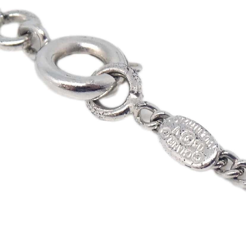 Chanel CC Logo Pendant Necklace Silver Good condition - Model View