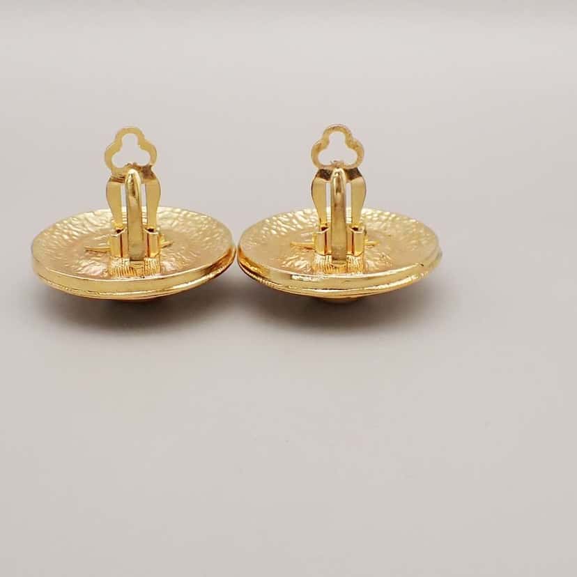Chanel Vintage Round Clip-On Earrings Gold Good condition - Inside View