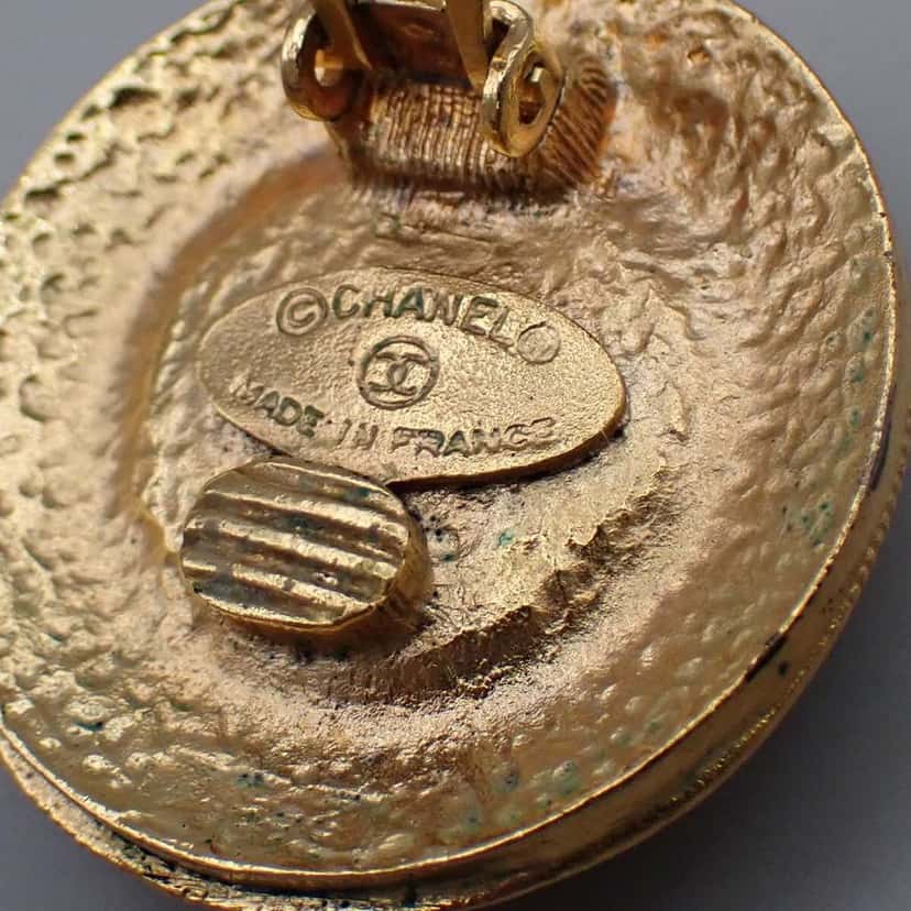 Chanel Vintage Round Clip-On Earrings Gold Good condition - Box View