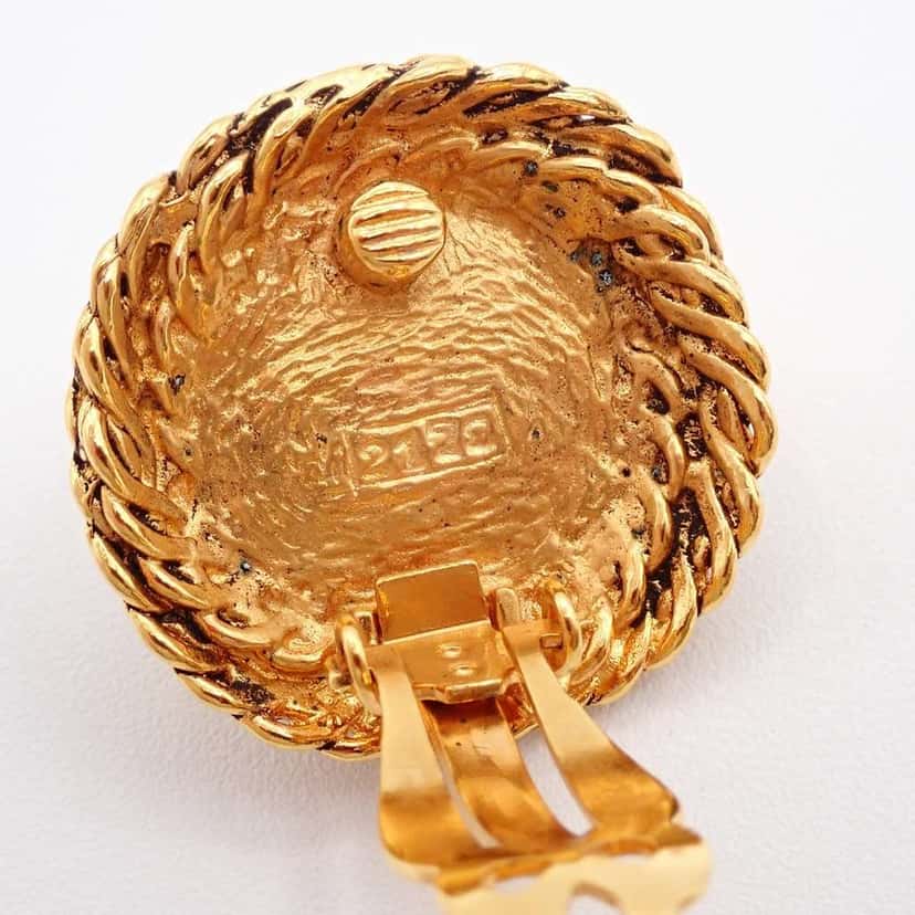 Chanel Vintage Round Clip-On Earrings Gold Good condition - Box View