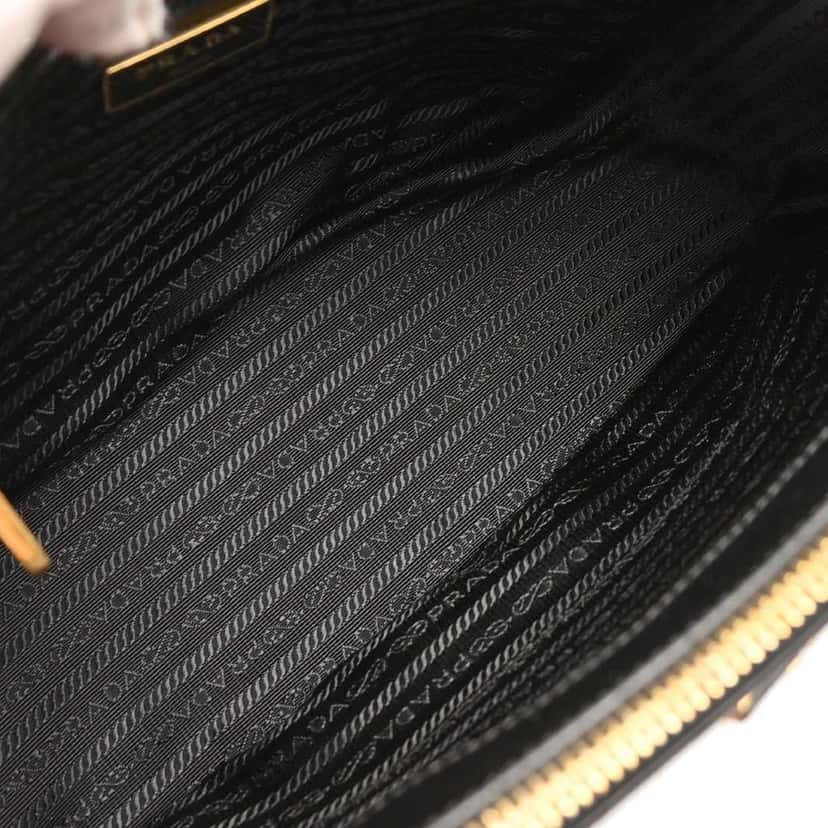 Prada Galleria Double Zip Tote Black Leather Good condition - Model View
