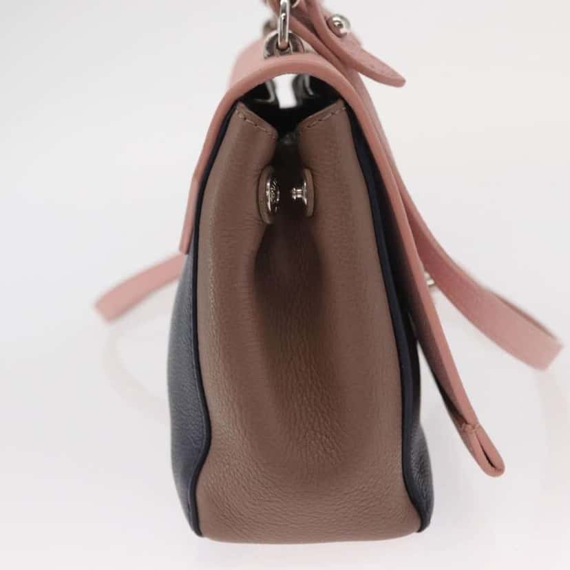 Louis Vuitton Lockme II Handbag Pink Leather Good condition - Model View