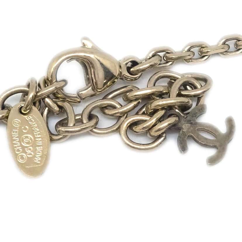 Chanel CC No.5 Pendant Necklace Gold Good condition - Model View