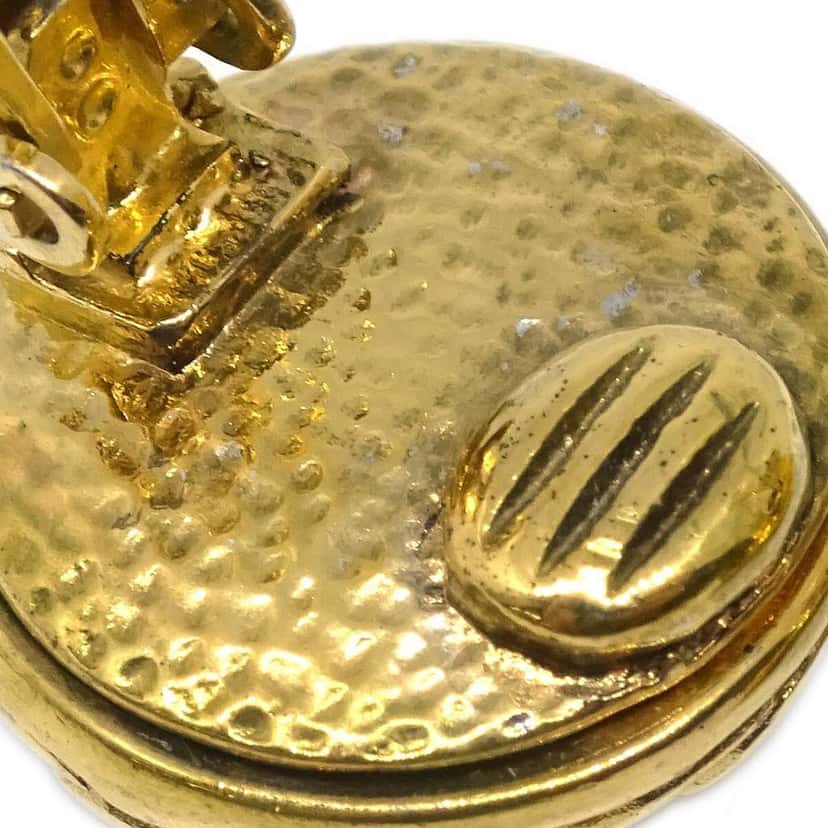 Chanel CC Round Earrings Gold Good condition - Model View