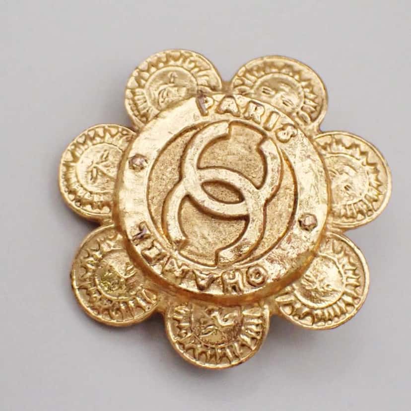 Chanel Vintage CC Flower Clip-On Earrings Gold Good condition - Box View