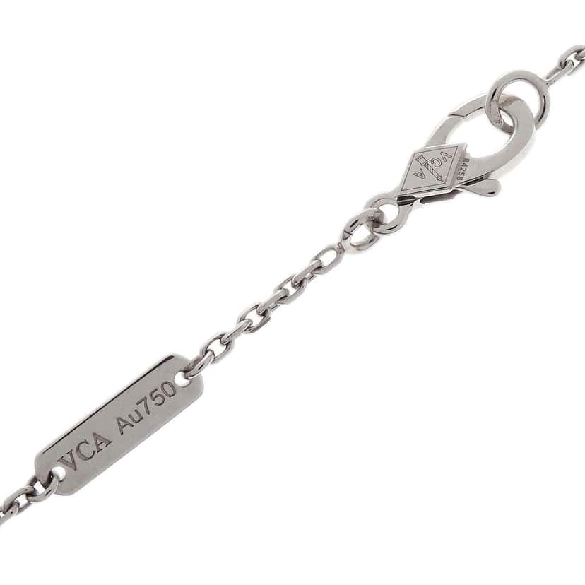 Van Cleef & Arpels Vintage Alhambra Pendant Necklace Silver Good condition - Model View