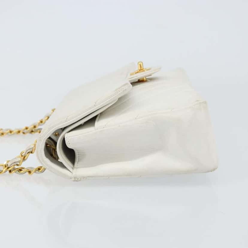 Chanel Vintage Classic Double Flap Bag White Leather Fair condition - Model View