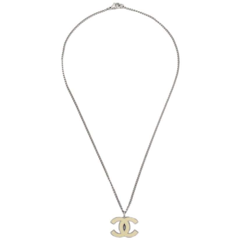 Chanel CC Logo Pendant Necklace Silver Good condition - Front View