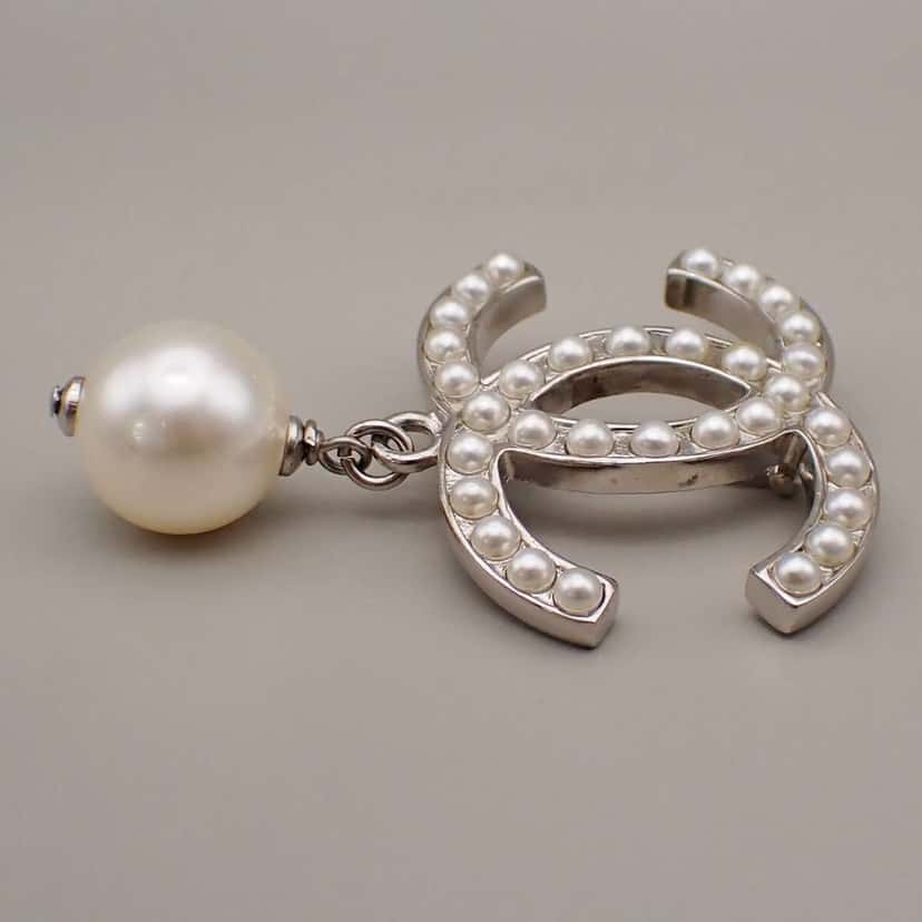 Chanel CC Drop Brooch Silver Good condition - Inside View