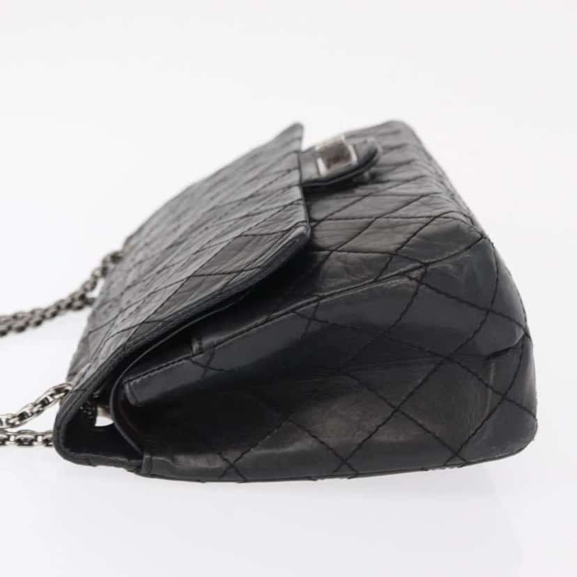 Chanel Reissue 2.55 Flap Bag Black Leather Good condition - Model View