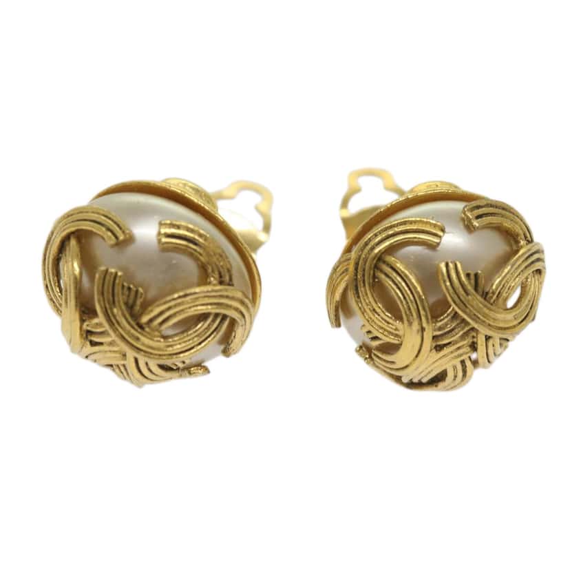 Chanel CC Clip On Earring Gold Metal Good condition - Front View