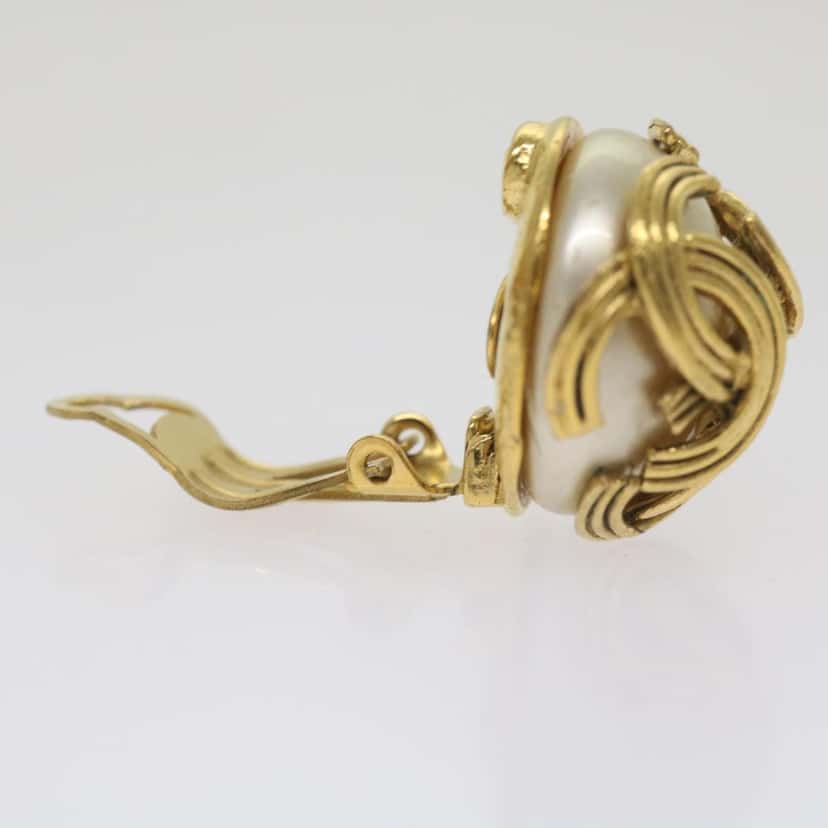 Chanel CC Clip On Earring Gold Metal Good condition - Box View