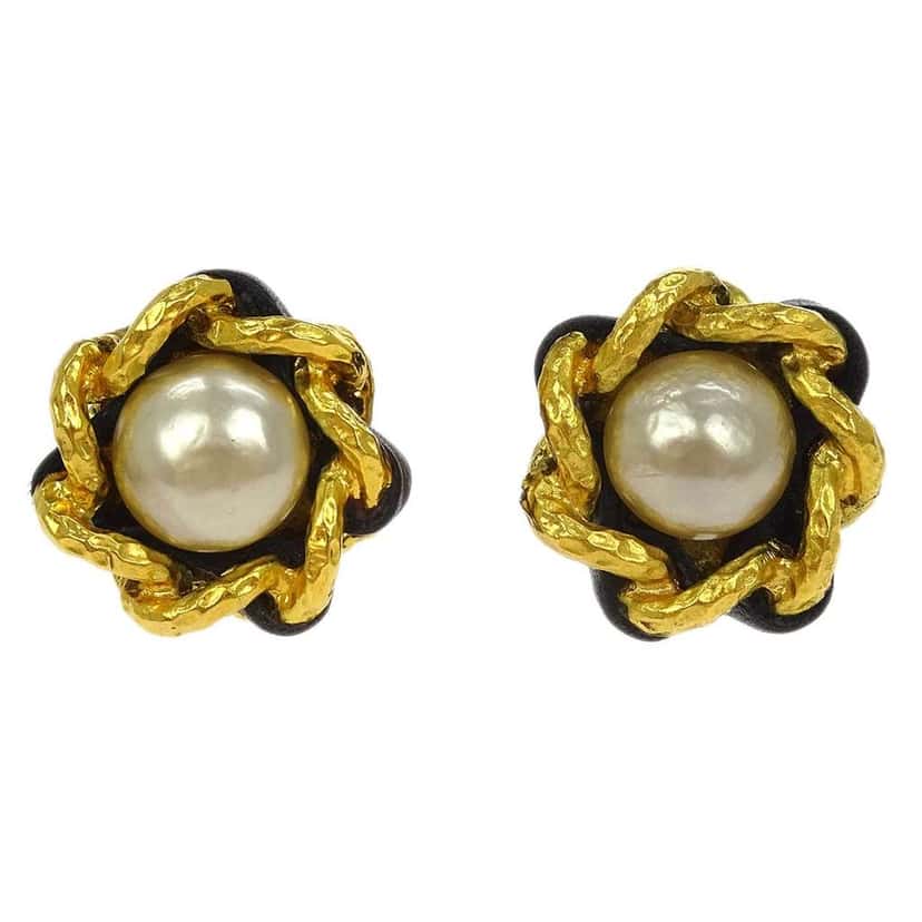 Chanel Vintage Round Clip-On Earrings Gold Good condition - Front View