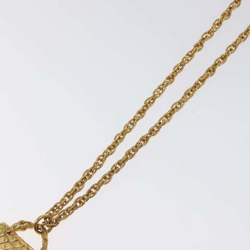 Chanel Flap Bag Pendant Necklace Gold Metal Good condition - Model View