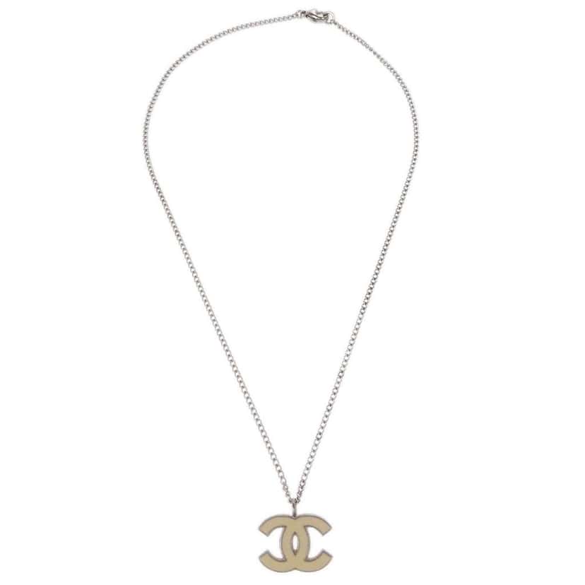 Chanel CC Logo Pendant Necklace Silver Good condition - Front View