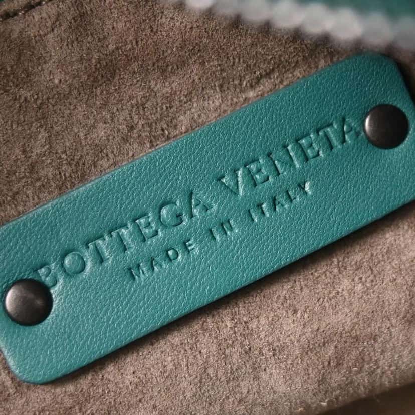 Bottega Veneta Zip Cube Messenger Green Leather Good condition - Model View