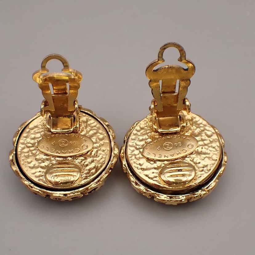 Chanel Vintage CC Round Button Clip-On Earrings Gold Good condition - Inside View