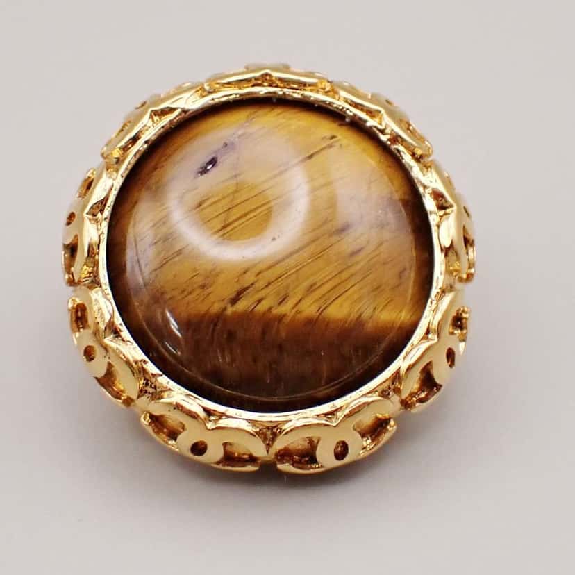 Chanel Vintage CC Round Button Clip-On Earrings Gold Good condition - Box View