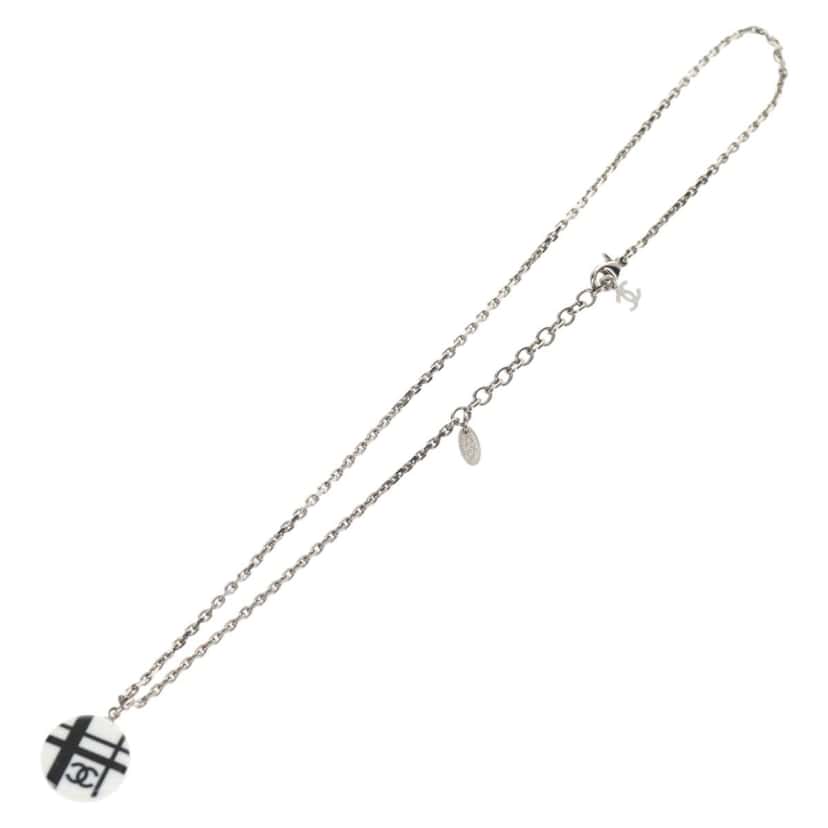Chanel Vintage CC Pendant Long Necklace Silver Metal Good condition - Front View