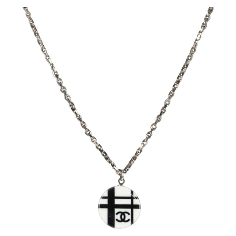 Chanel Vintage CC Pendant Long Necklace Silver Metal Good condition - Inside View