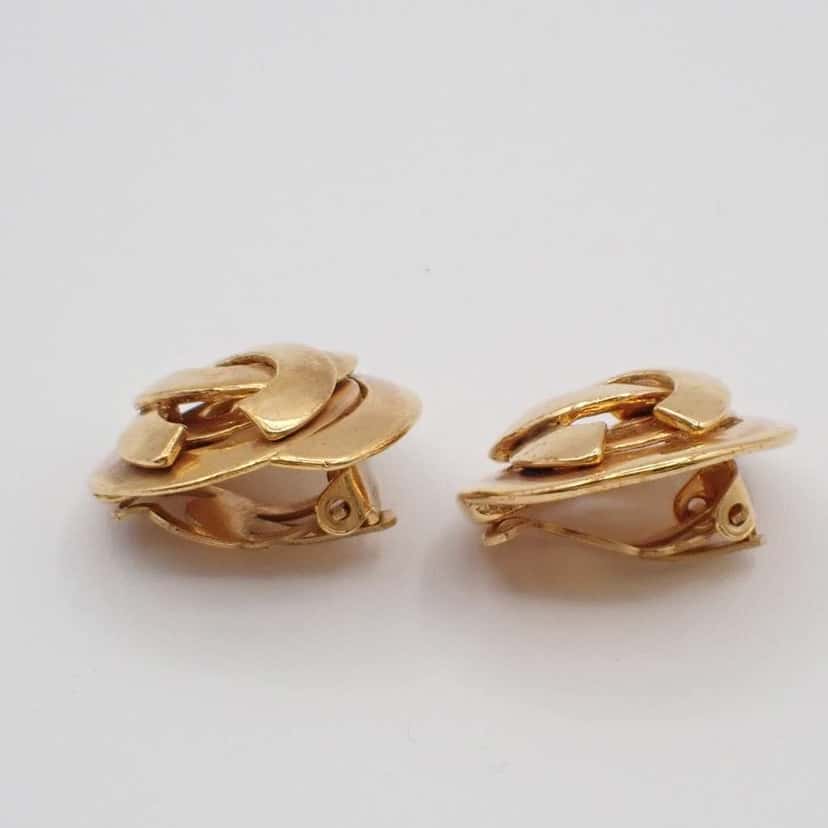 Chanel Vintage CC Round Button Clip-On Earrings Gold Good condition - Back View
