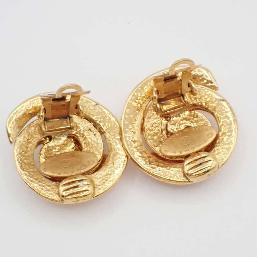Chanel Vintage CC Round Button Clip-On Earrings Gold Good condition - Box View