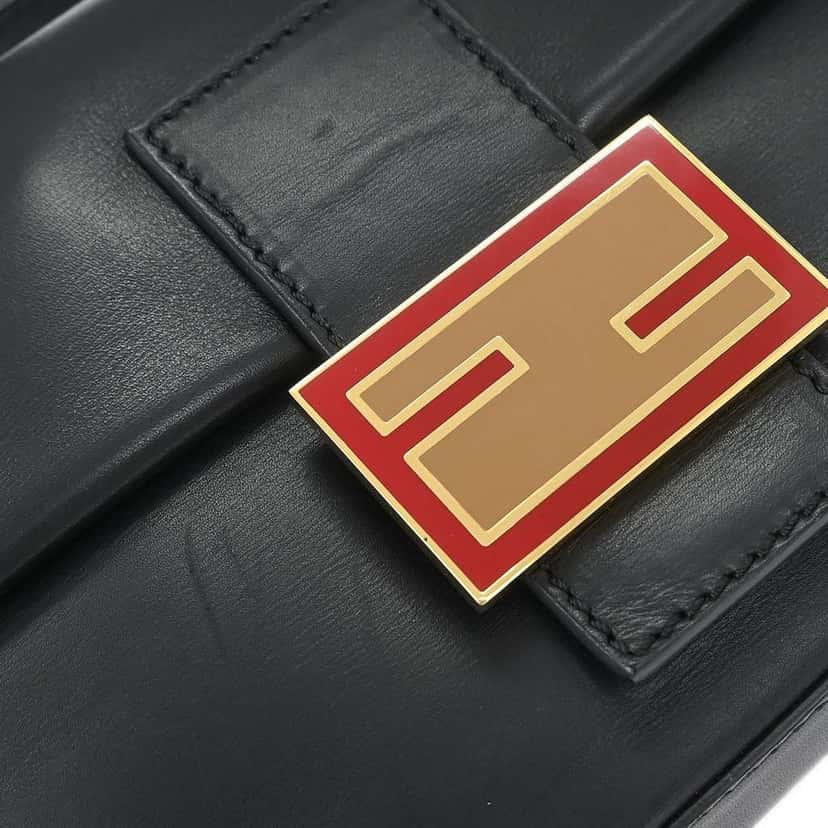 Fendi Baguette Bag Black Leather Good condition - Model View