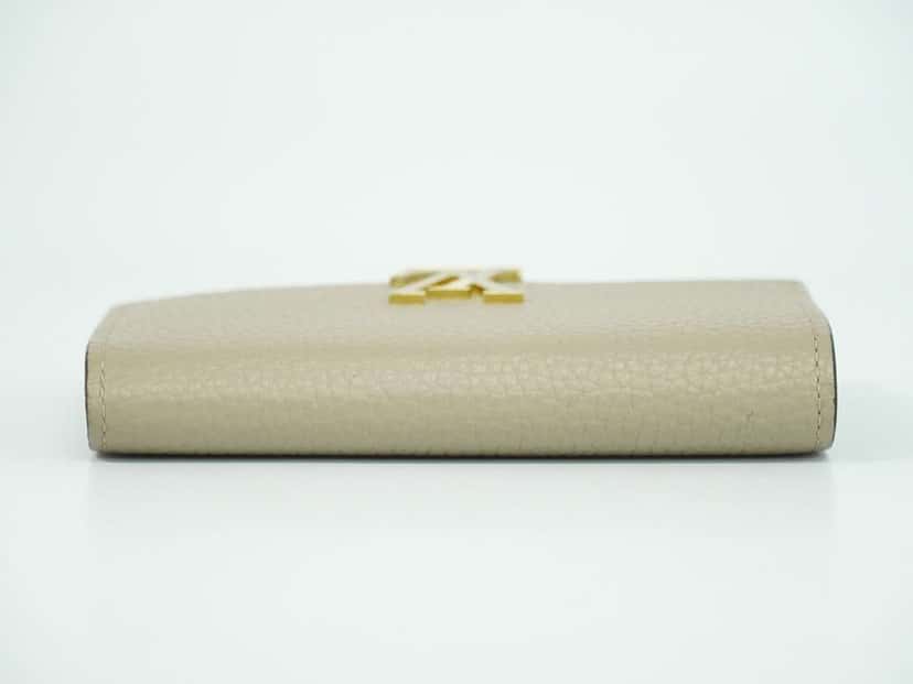 Louis Vuitton Capucines Compact wallet Beige Leather Good condition - Model View