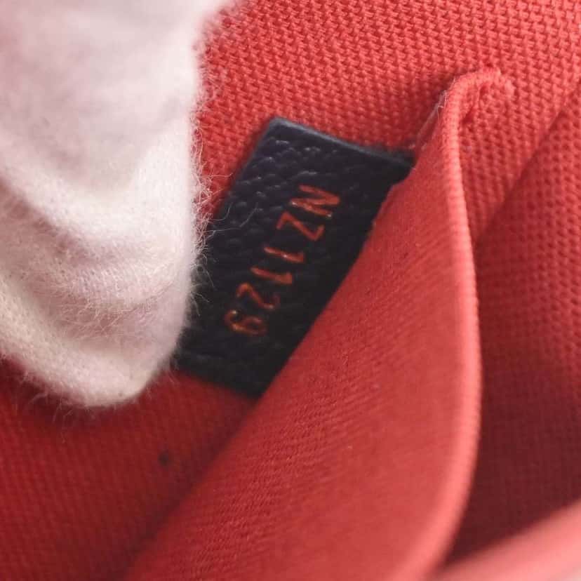 Louis Vuitton Felicie Pochette Navy Leather Good condition - Box View