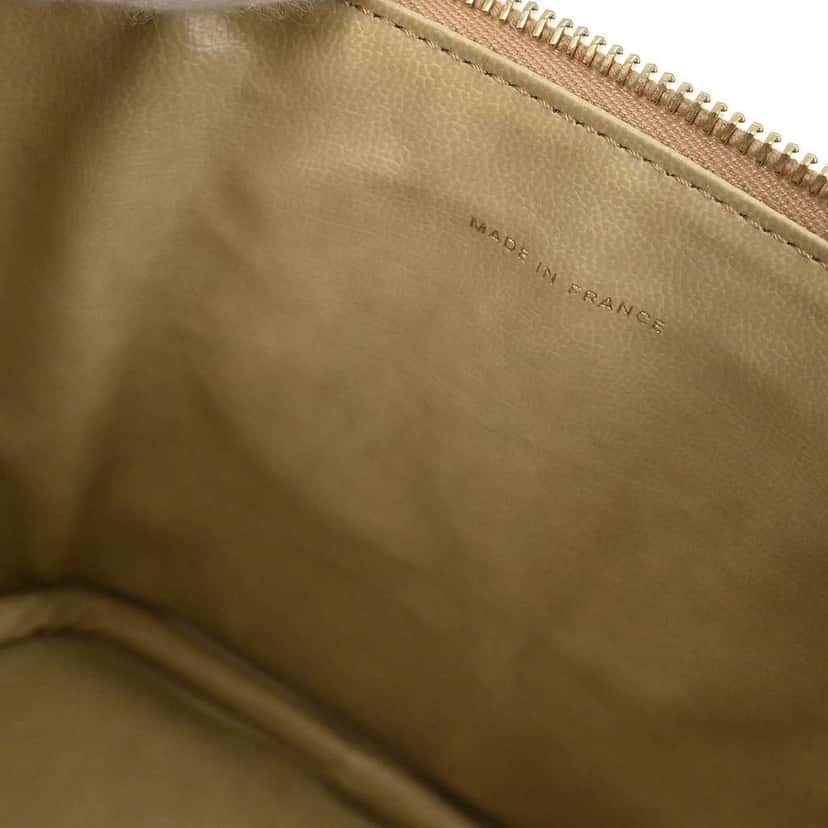 Chanel Vintage Timeless Cosmetic Case Beige Leather Good condition - Model View