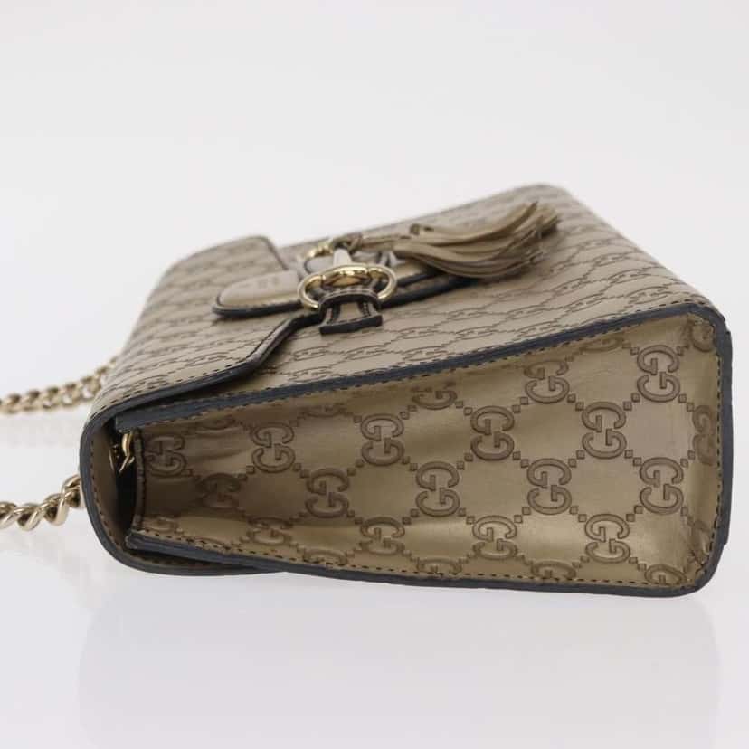 Gucci Emily Chain Flap Bag Beige Leather Good condition - Model View
