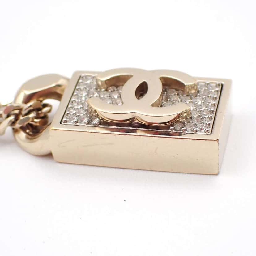 Chanel CC Dog Tag Pendant Necklace Gold Good condition - Box View