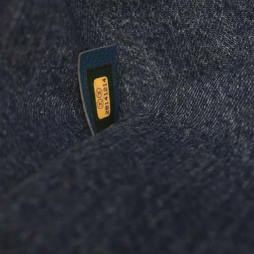 Chanel Egyptian Hieroglyph Flap Bag Blue Good condition - Model View