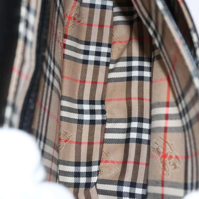 Burberry Vintage Shoulder Bag Black Leather Good condition - Box View